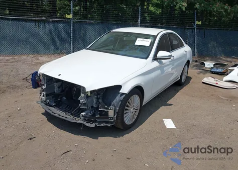 2017 Mercedes-Benz C 300 Luxury/Sport из США, поврежденный, VIN 55SWF4JB0HU203952